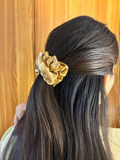 30-Piece Luxury Gift Hamper – “A Perfect Surprise for Her"